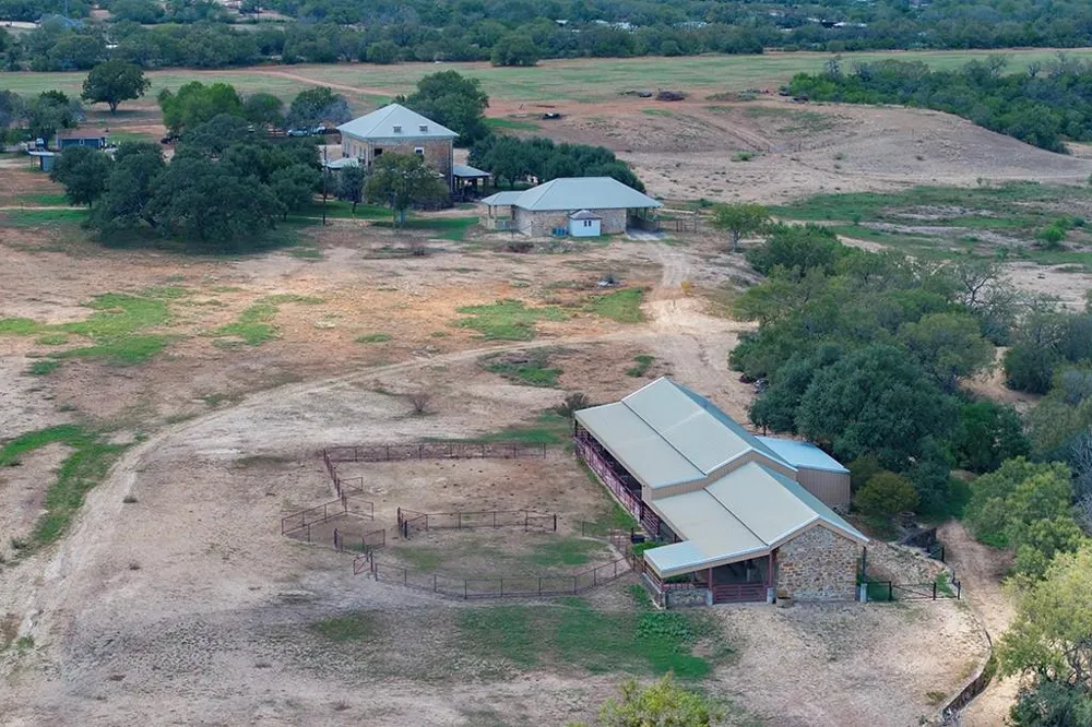 6887 Von Ormy Road Von Ormy, TX 78073