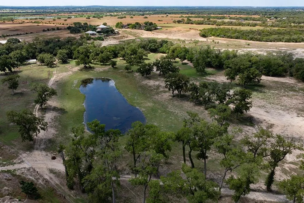 6887 Von Ormy Road Von Ormy, TX 78073