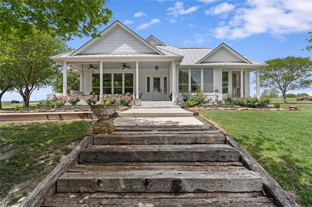 5025 Wickel Road Burton, TX 77835