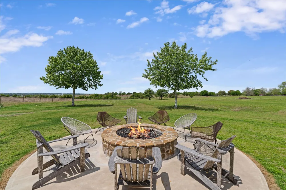 5025 Wickel Road Burton, TX 77835