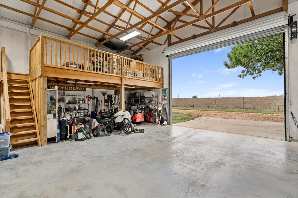 5025 Wickel Road Burton, TX 77835