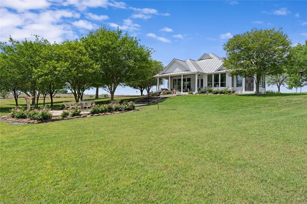 5025 Wickel Road Burton, TX 77835