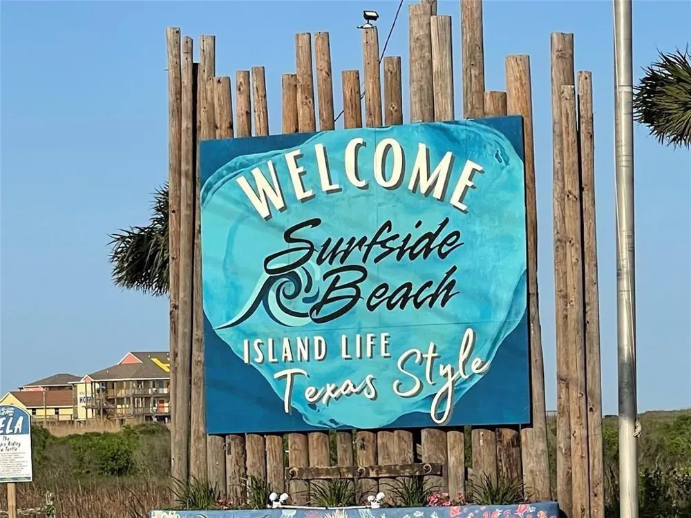 517 Olive Street Surfside Beach, TX 77541