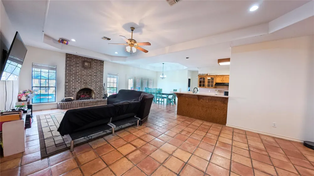 10782 County Road 284 Edna, TX 77957