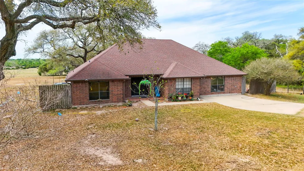 10782 County Road 284 Edna, TX 77957