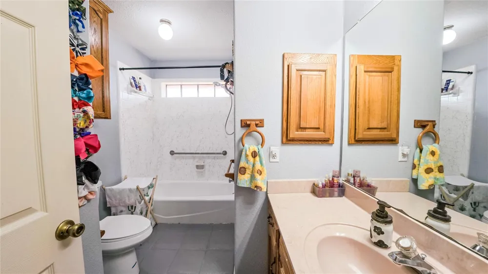 10782 County Road 284 Edna, TX 77957