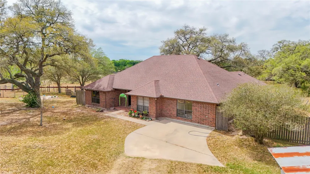 10782 County Road 284 Edna, TX 77957