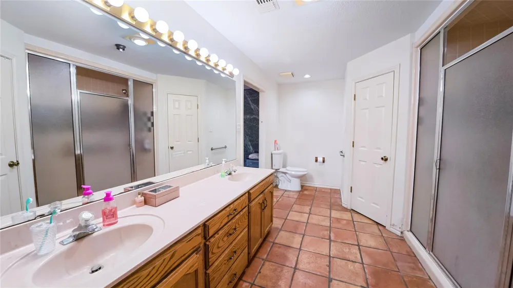 10782 County Road 284 Edna, TX 77957