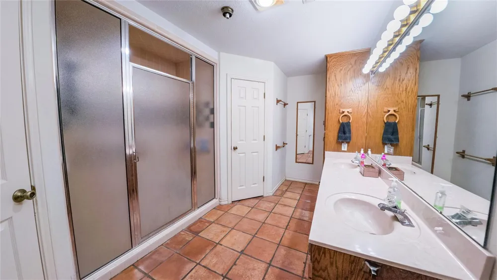 10782 County Road 284 Edna, TX 77957