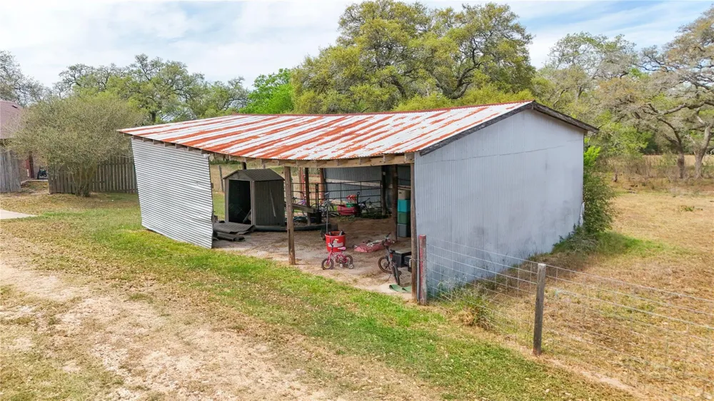 10782 County Road 284 Edna, TX 77957