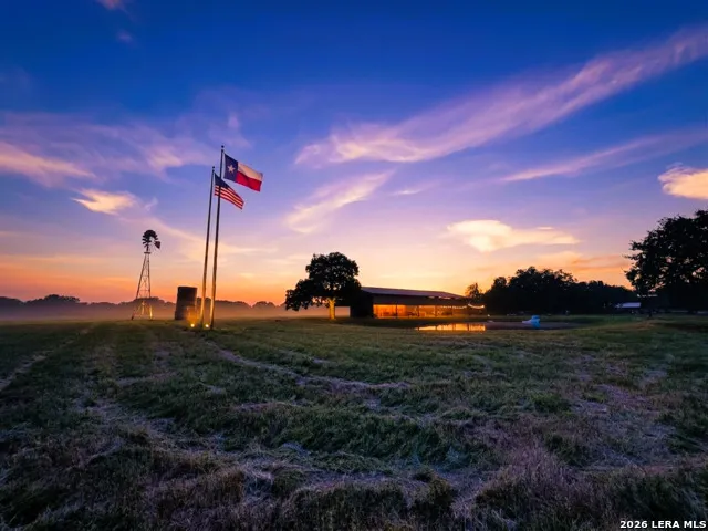 799 County Road 6612 Devine, TX 78016