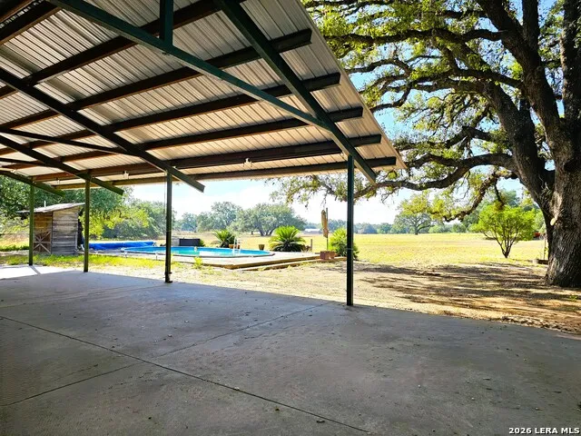 799 County Road 6612 Devine, TX 78016
