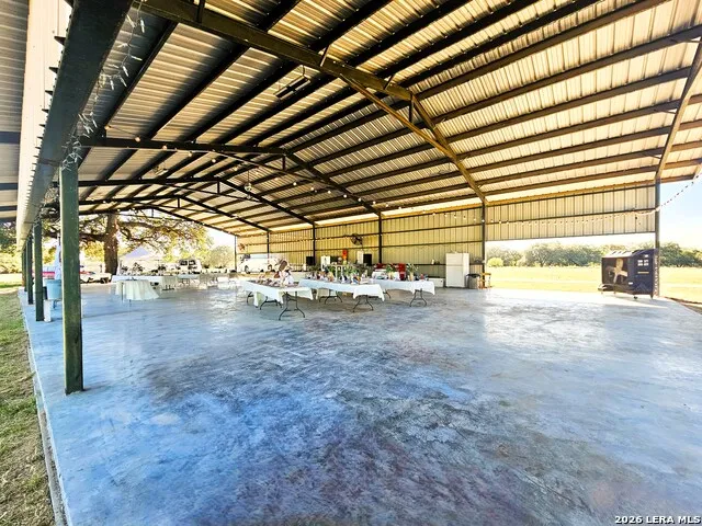 799 County Road 6612 Devine, TX 78016