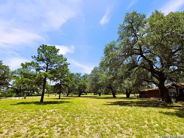 799 County Road 6612 Devine, TX 78016