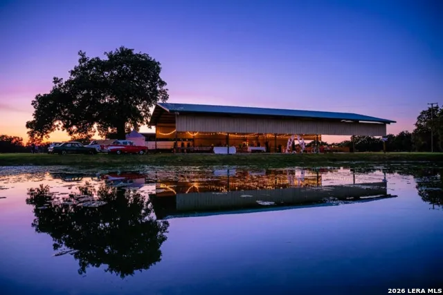 799 County Road 6612 Devine, TX 78016