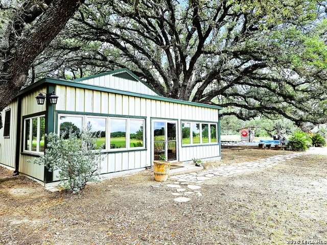 799 County Road 6612 Devine, TX 78016