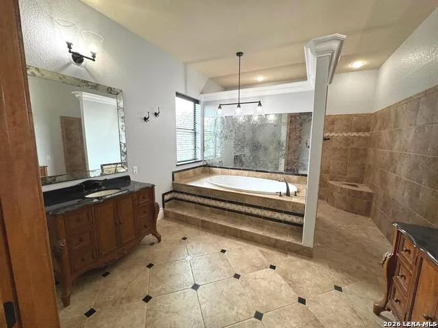 443 BRIDLEGATE BLVD Bandera, TX 78003