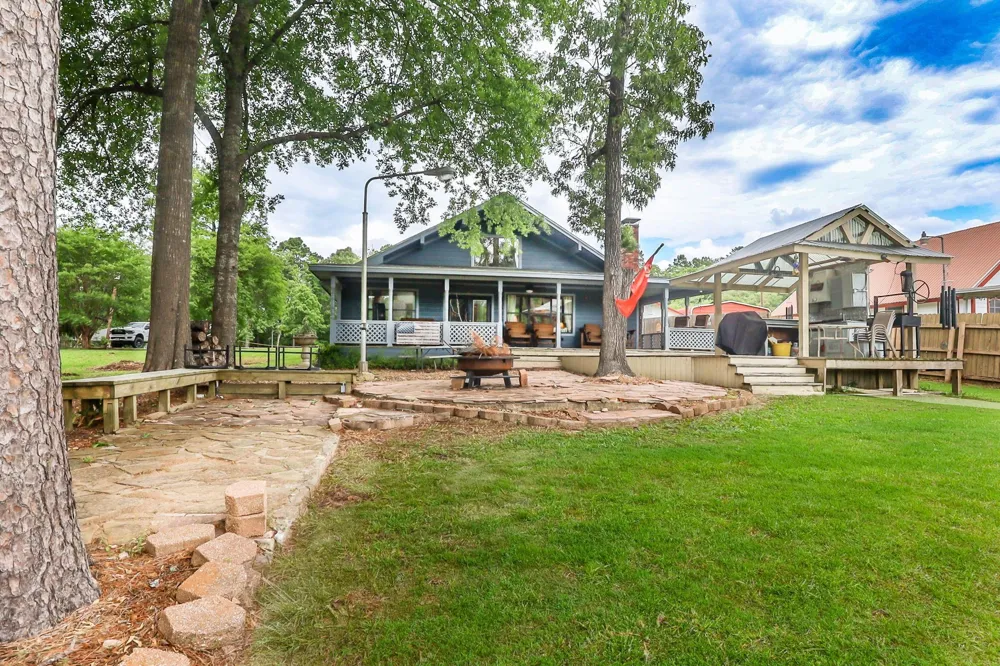 628 County Road 452 Bronson, TX 75930