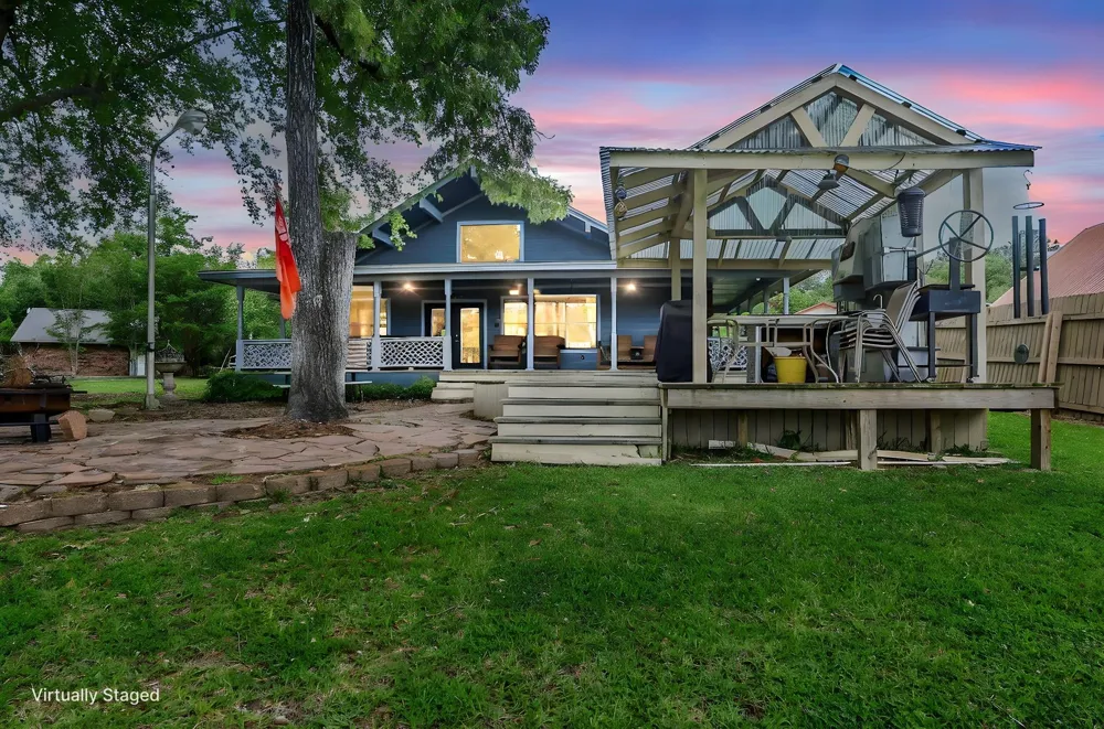 628 County Road 452 Bronson, TX 75930