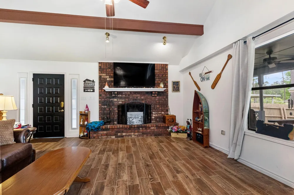 628 County Road 452 Bronson, TX 75930