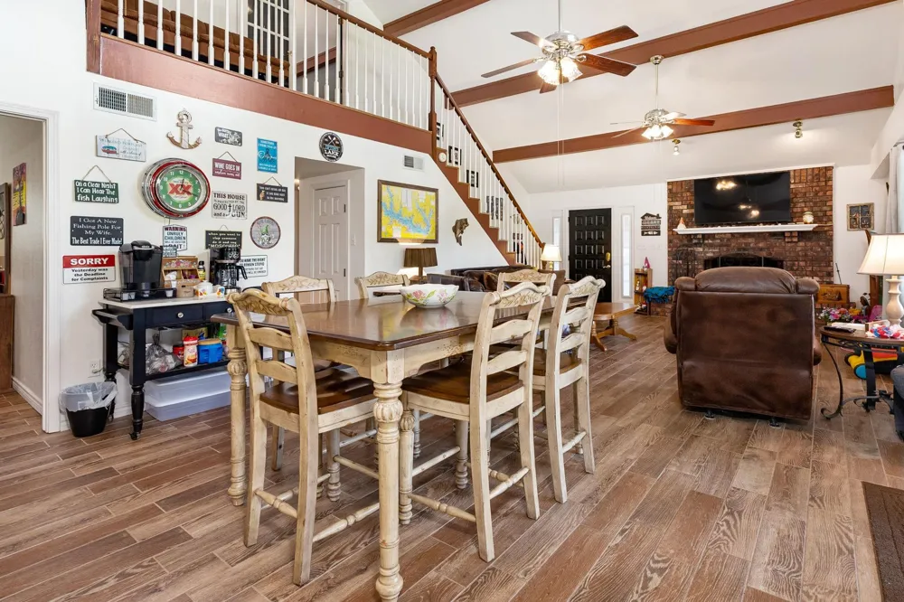 628 County Road 452 Bronson, TX 75930