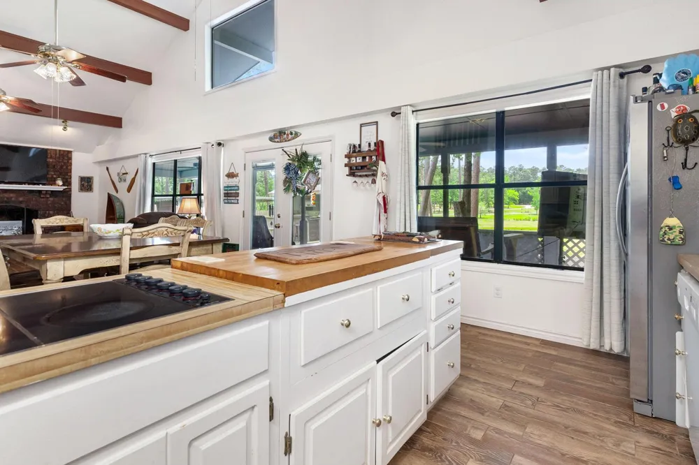 628 County Road 452 Bronson, TX 75930
