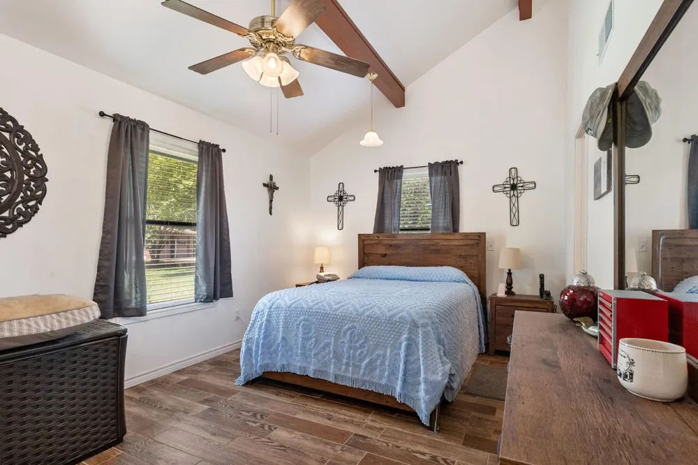 628 County Road 452 Bronson, TX 75930