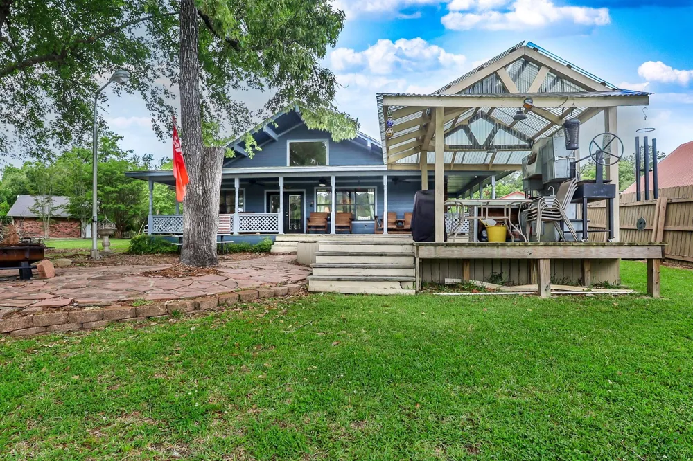 628 County Road 452 Bronson, TX 75930