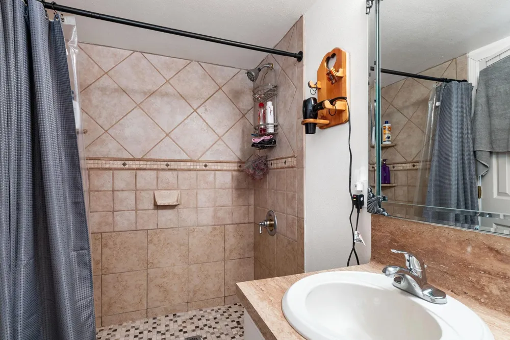 628 County Road 452 Bronson, TX 75930