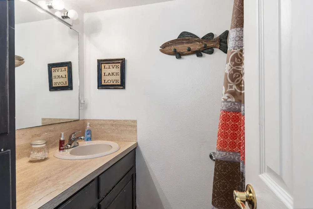 628 County Road 452 Bronson, TX 75930