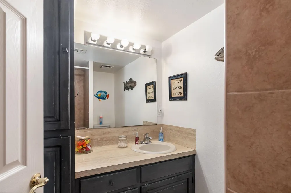 628 County Road 452 Bronson, TX 75930