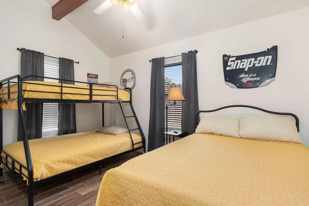 628 County Road 452 Bronson, TX 75930