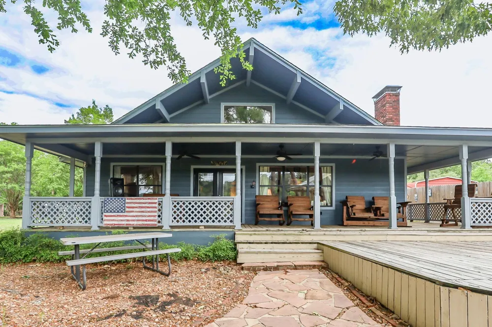 628 County Road 452 Bronson, TX 75930