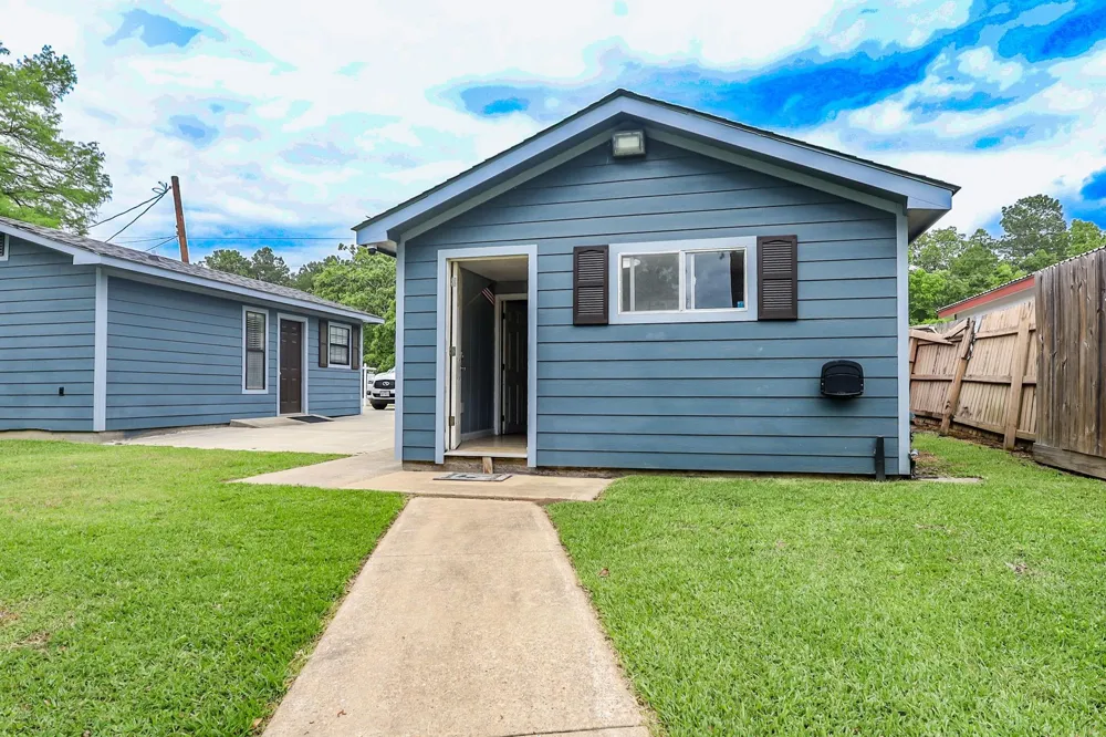 628 County Road 452 Bronson, TX 75930