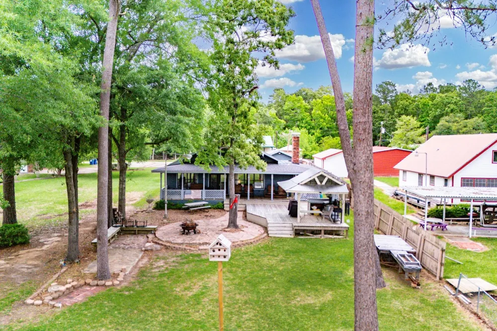 628 County Road 452 Bronson, TX 75930