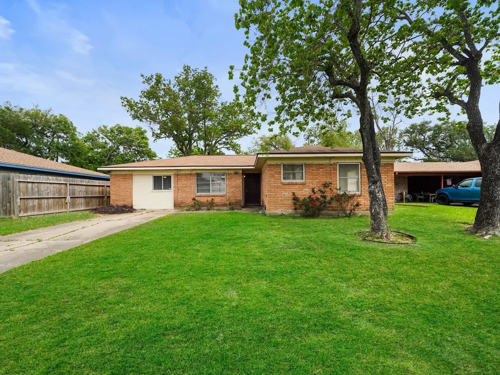 3006 14th Avenue Texas City, TX 77590
