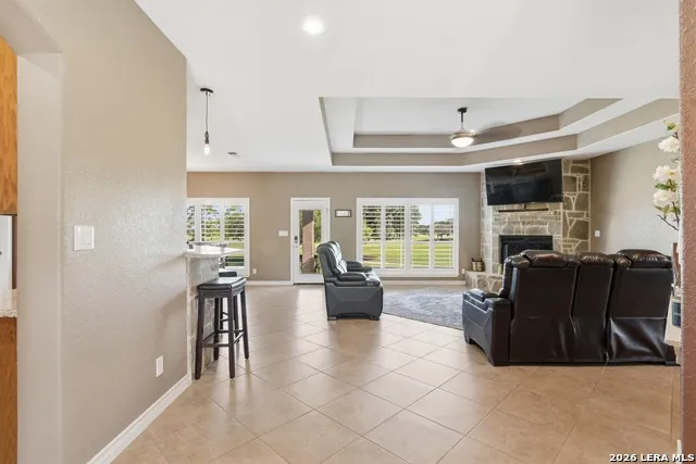 717 Jack Nicklaus Devine, TX 78016