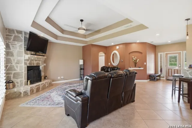717 Jack Nicklaus Devine, TX 78016