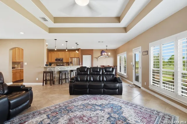 717 Jack Nicklaus Devine, TX 78016