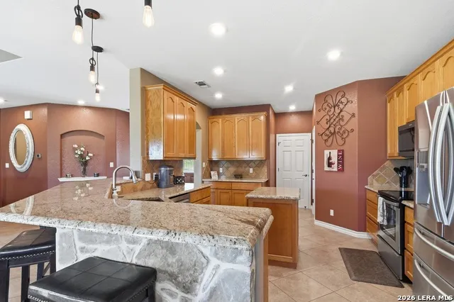 717 Jack Nicklaus Devine, TX 78016