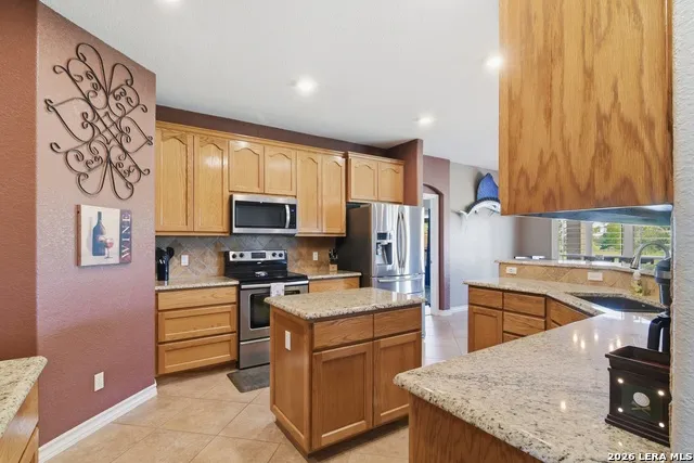 717 Jack Nicklaus Devine, TX 78016