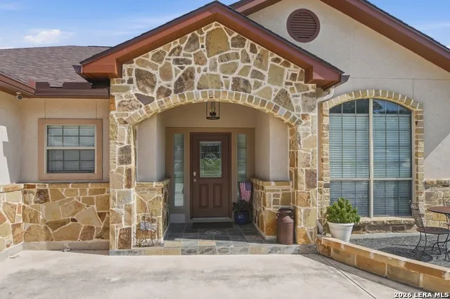717 Jack Nicklaus Devine, TX 78016