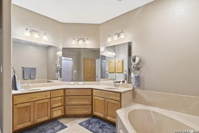 717 Jack Nicklaus Devine, TX 78016