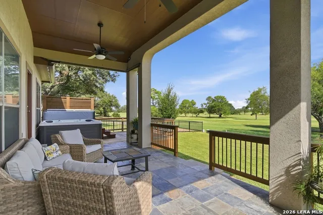 717 Jack Nicklaus Devine, TX 78016