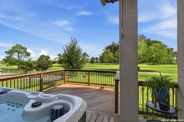 717 Jack Nicklaus Devine, TX 78016