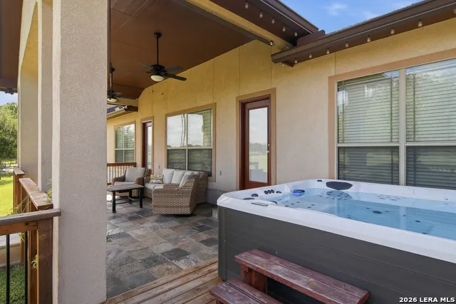 717 Jack Nicklaus Devine, TX 78016