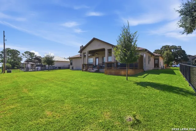 717 Jack Nicklaus Devine, TX 78016