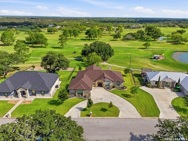 717 Jack Nicklaus Devine, TX 78016