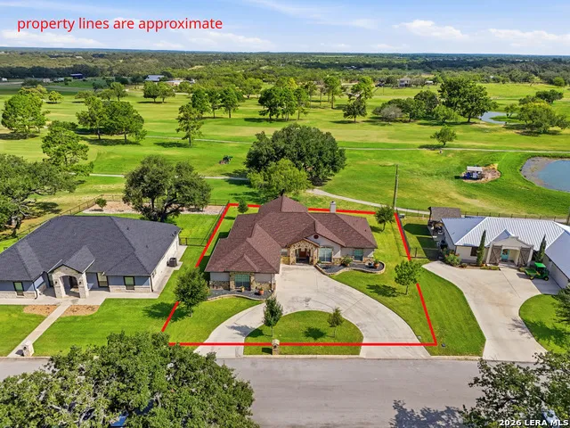 717 Jack Nicklaus Devine, TX 78016