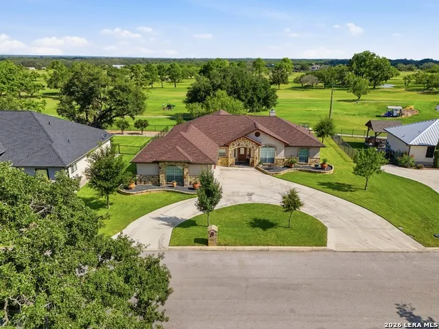 717 Jack Nicklaus Devine, TX 78016